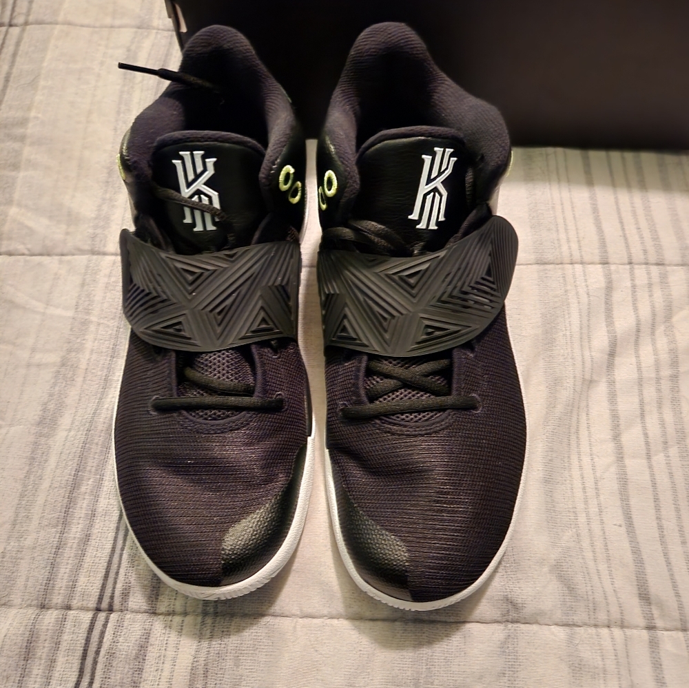 Kyrie flytrap III